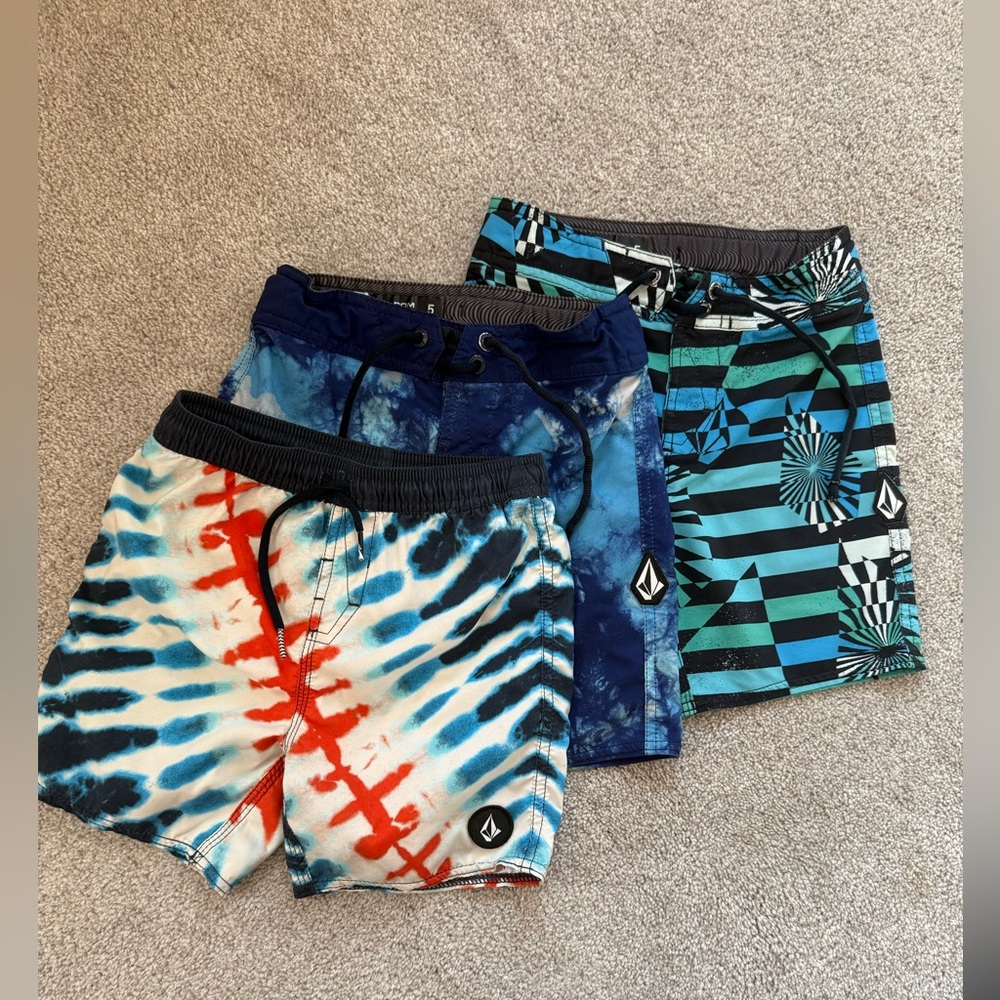 3 PAIRS OF VOLCOM SWIM BOTTOMS BOYS SIZE 5